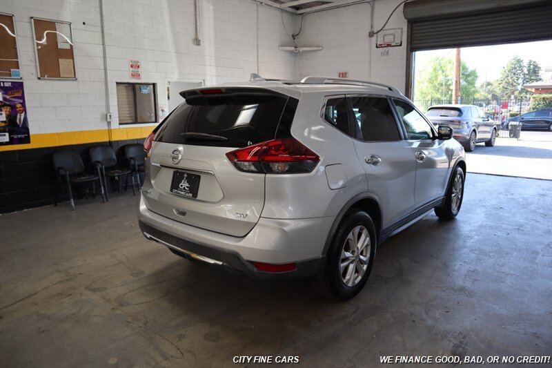 2018 Nissan Rogue SV - Photo 9 - Panorama City, CA 91402