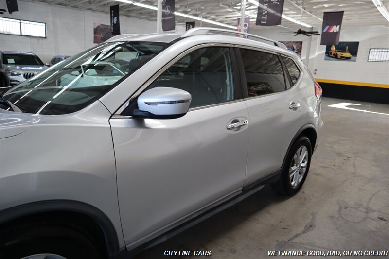 2018 Nissan Rogue SV - Photo 5 - Panorama City, CA 91402