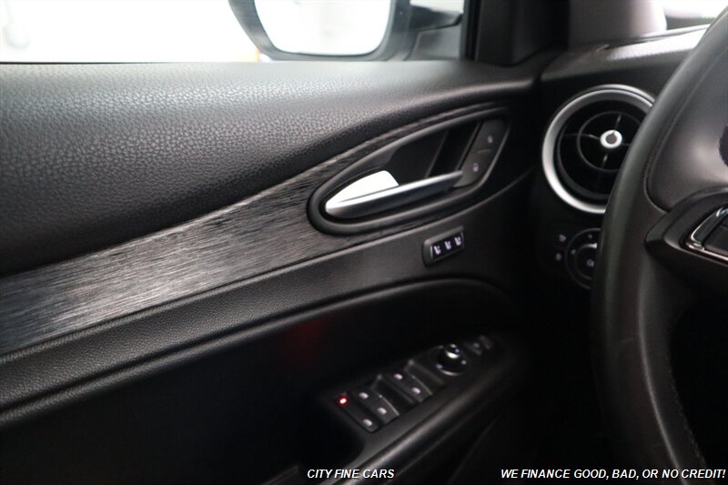 2020 Alfa Romeo Stelvio - Photo 25 - Panorama City, CA 91402