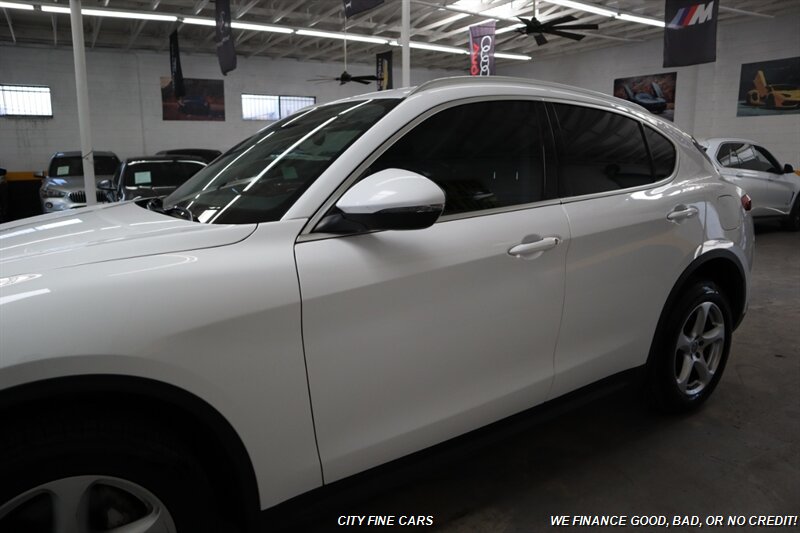 2020 Alfa Romeo Stelvio - Photo 4 - Panorama City, CA 91402