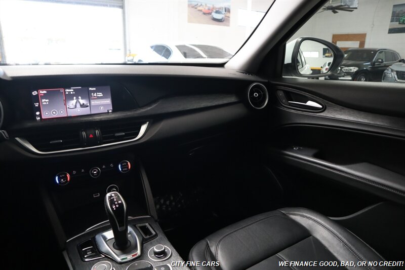 2020 Alfa Romeo Stelvio - Photo 16 - Panorama City, CA 91402