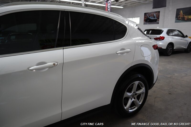 2020 Alfa Romeo Stelvio - Photo 5 - Panorama City, CA 91402