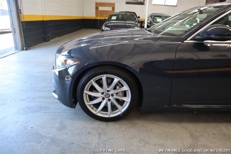 2019 Alfa Romeo Giulia - Photo 3 - Panorama City, CA 91402