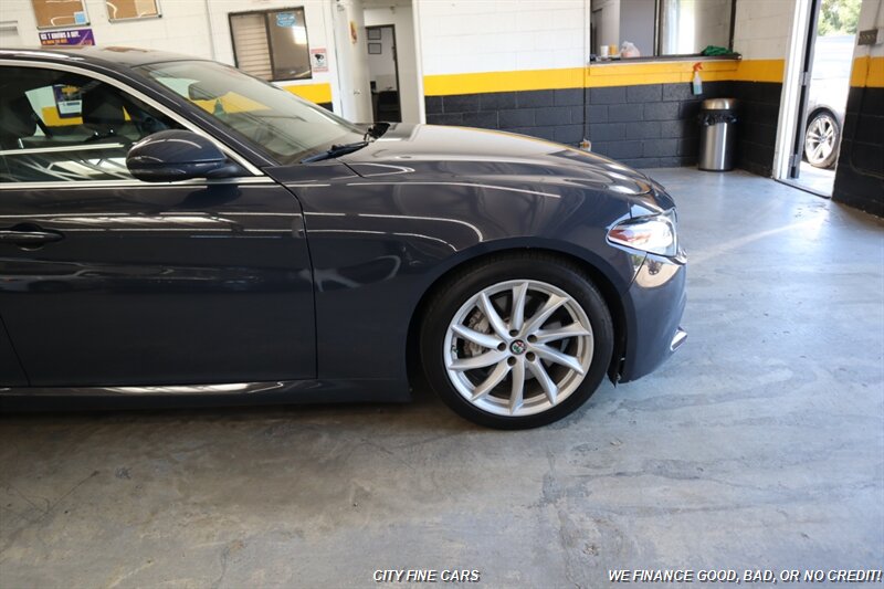2019 Alfa Romeo Giulia - Photo 11 - Panorama City, CA 91402