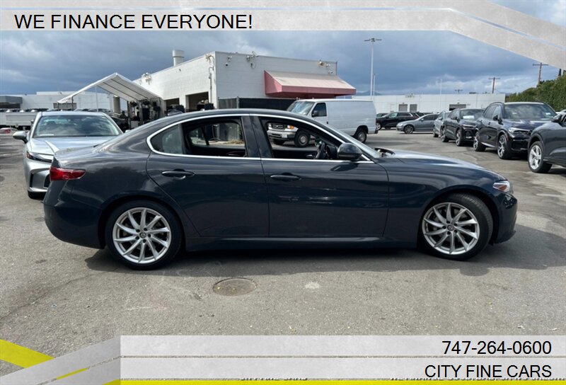 2019 Alfa Romeo Giulia   - Photo 1 - Panorama City, CA 91402
