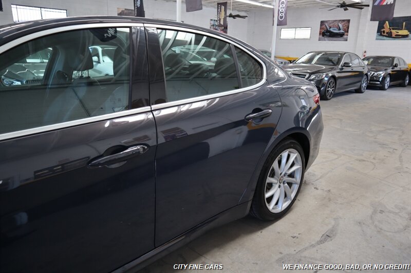 2019 Alfa Romeo Giulia - Photo 5 - Panorama City, CA 91402