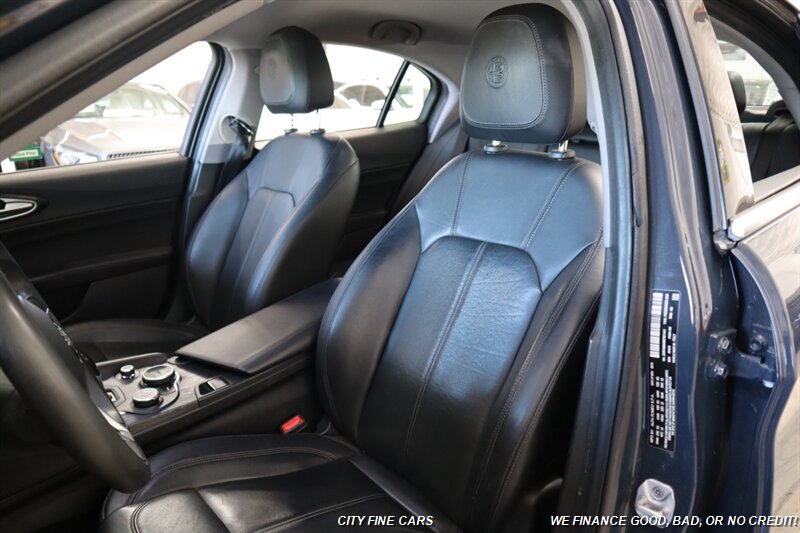 2019 Alfa Romeo Giulia - Photo 23 - Panorama City, CA 91402