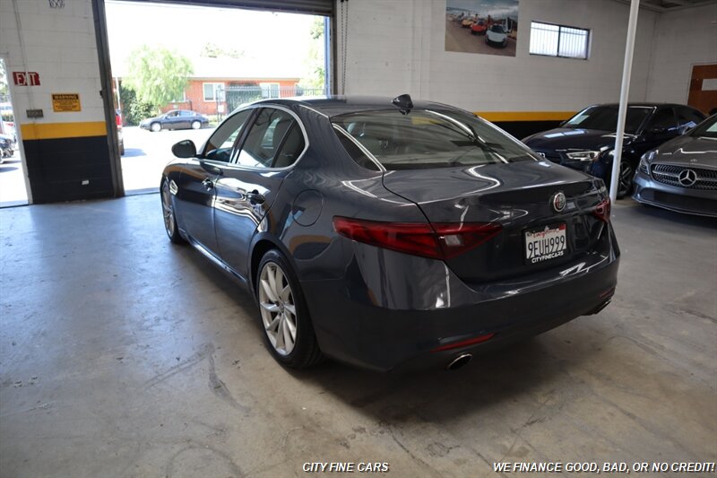 2019 Alfa Romeo Giulia - Photo 6 - Panorama City, CA 91402