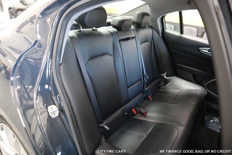 2019 Alfa Romeo Giulia - Photo 27 - Panorama City, CA 91402