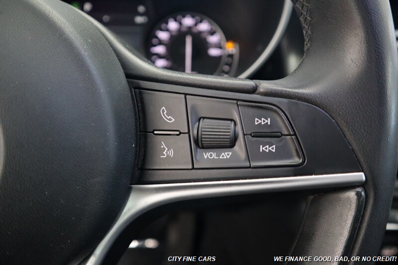 2019 Alfa Romeo Giulia - Photo 17 - Panorama City, CA 91402