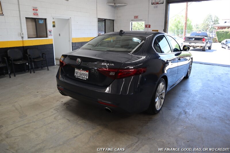 2019 Alfa Romeo Giulia - Photo 8 - Panorama City, CA 91402