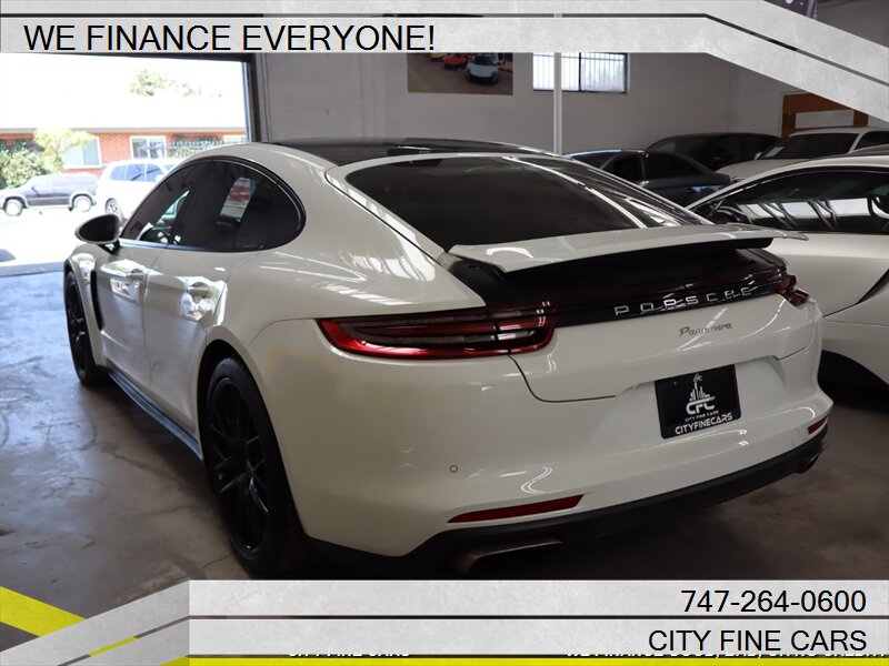 2018 Porsche Panamera 4 photo 35