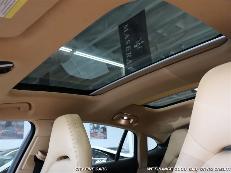 2018 Porsche Panamera 4 photo 26