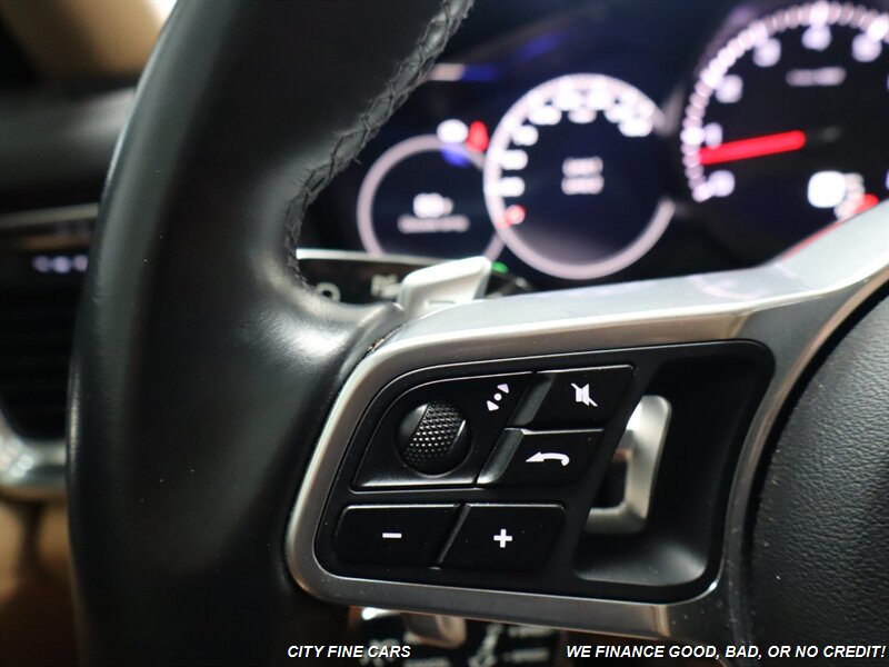 2018 Porsche Panamera 4 photo 18
