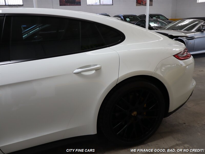 2018 Porsche Panamera 4 photo 5