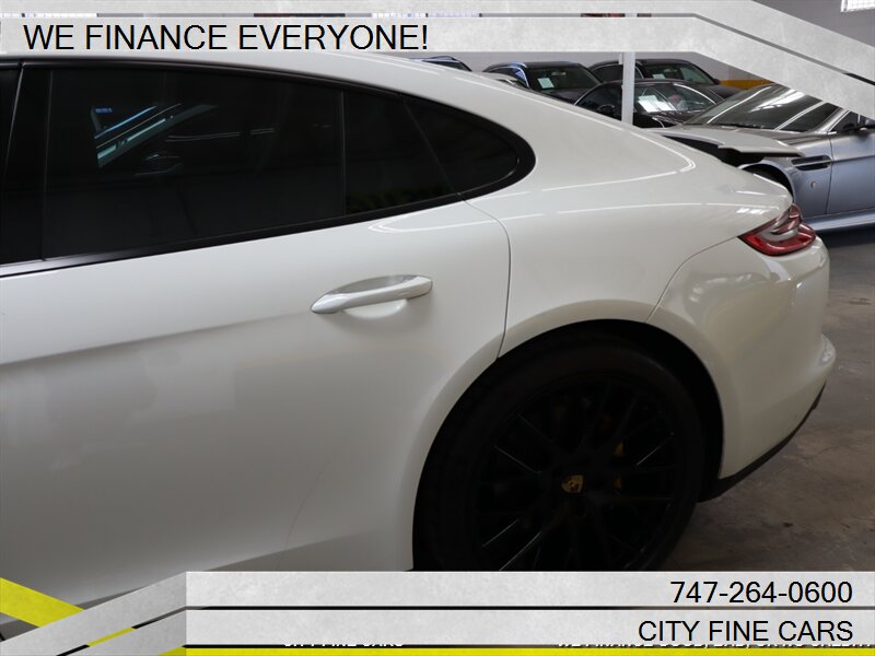 2018 Porsche Panamera 4 photo 34