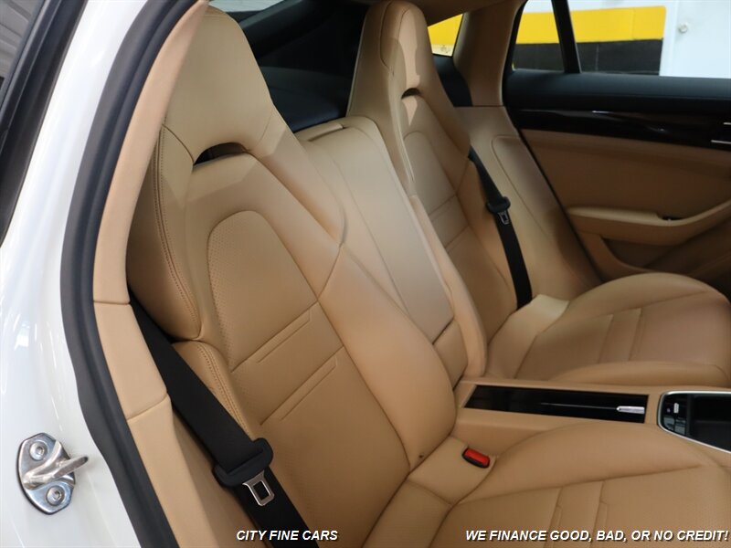 2018 Porsche Panamera 4 photo 29