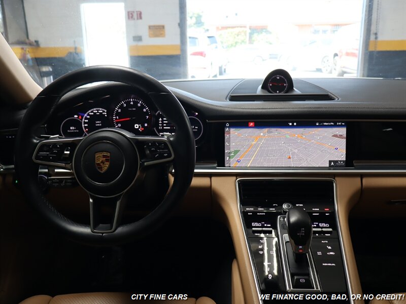 2018 Porsche Panamera 4 photo 15