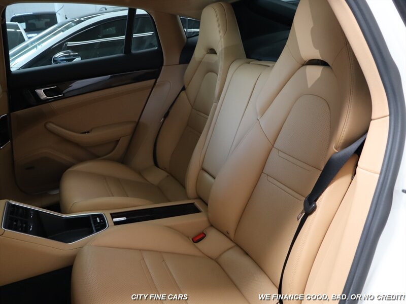 2018 Porsche Panamera 4 photo 28