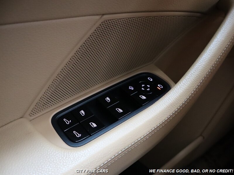 2018 Porsche Panamera 4 photo 25