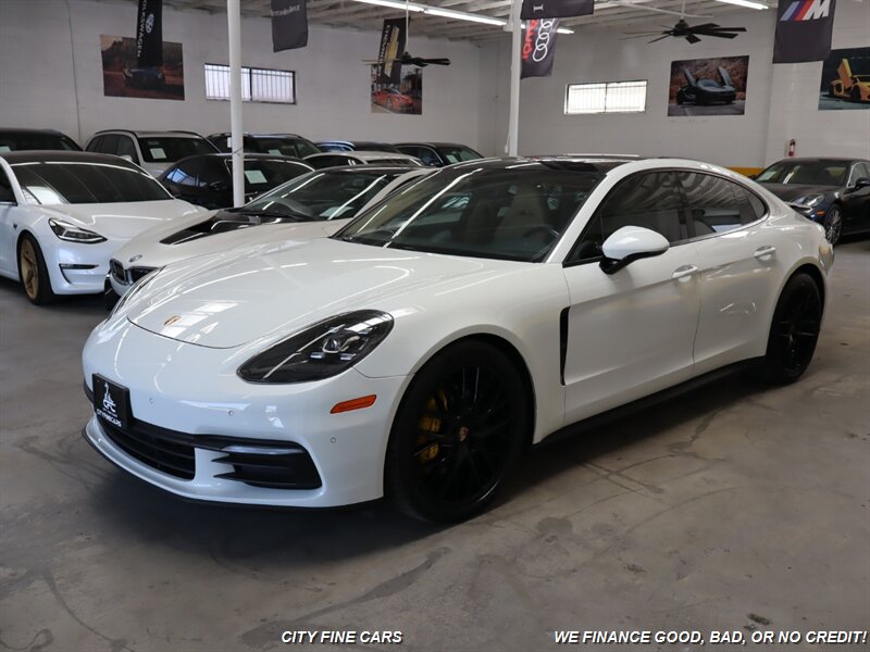 2018 Porsche Panamera 4 photo 2