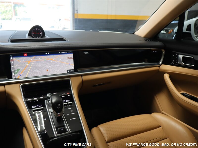2018 Porsche Panamera 4 photo 16