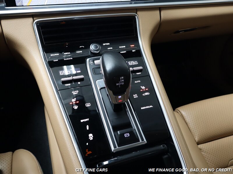 2018 Porsche Panamera 4 photo 23