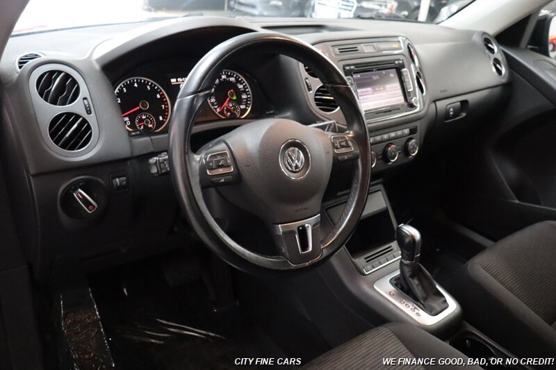 2015 Volkswagen Tiguan S photo 14