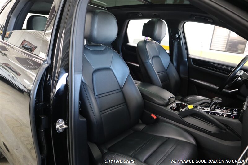 2019 Porsche Cayenne S - Photo 33 - Panorama City, CA 91402