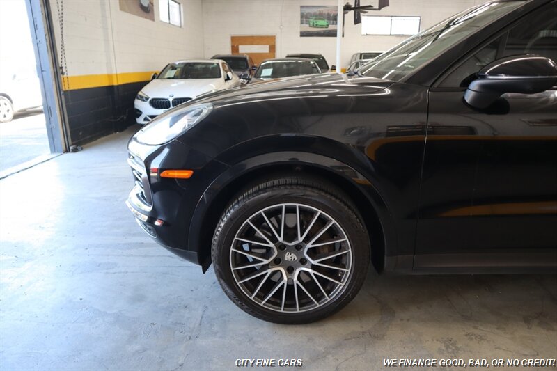 2019 Porsche Cayenne S - Photo 3 - Panorama City, CA 91402