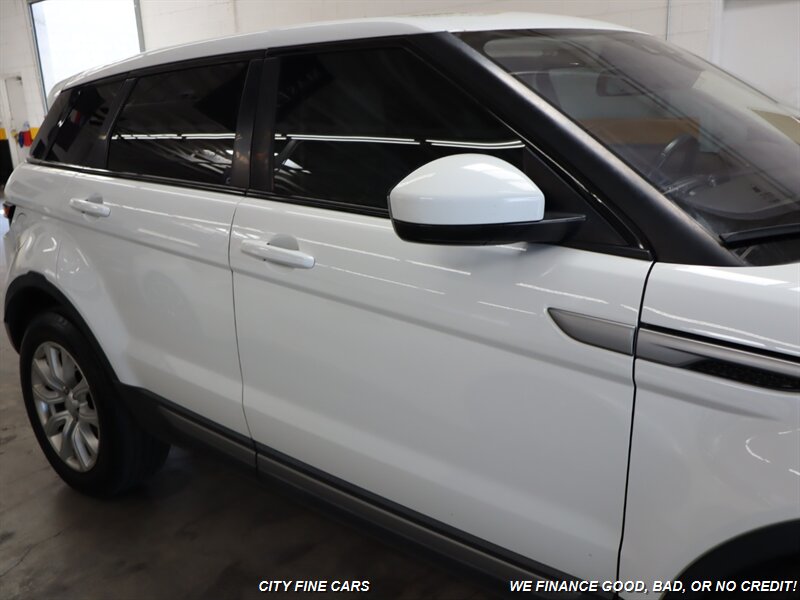 2016 Land Rover Range Rover Evoque SE photo 4