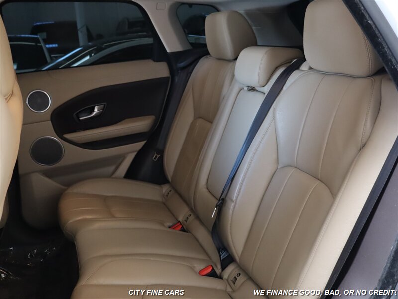 2016 Land Rover Range Rover Evoque SE photo 18