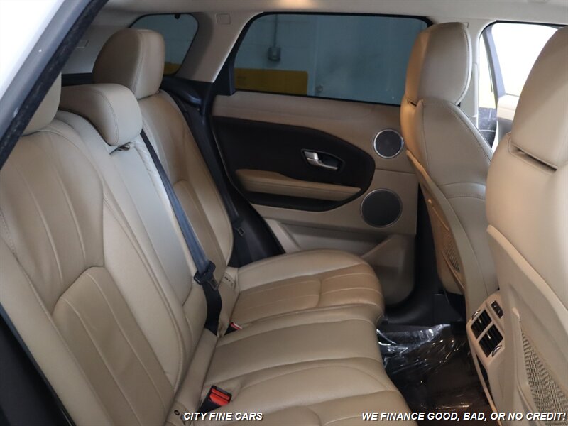 2016 Land Rover Range Rover Evoque SE photo 19