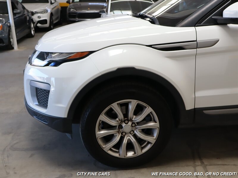 2016 Land Rover Range Rover Evoque SE photo 2