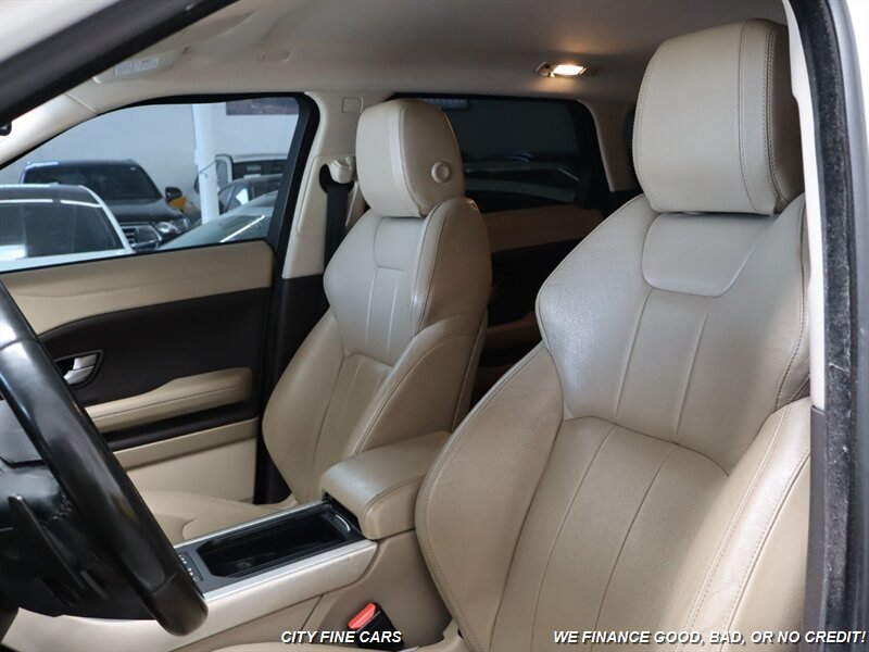 2016 Land Rover Range Rover Evoque SE photo 17