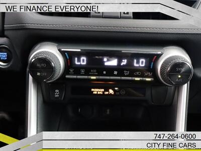 2019 Toyota RAV4 XLE Premium   - Photo 24 - Panorama City, CA 91402