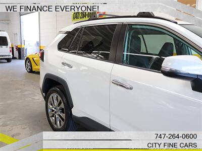 2019 Toyota RAV4 XLE Premium   - Photo 12 - Panorama City, CA 91402