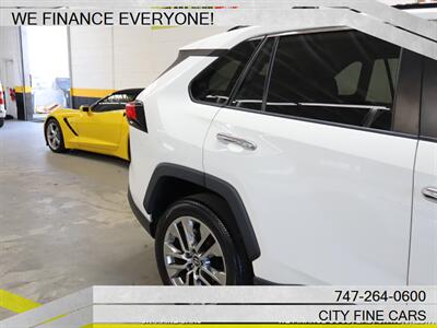 2019 Toyota RAV4 XLE Premium   - Photo 11 - Panorama City, CA 91402
