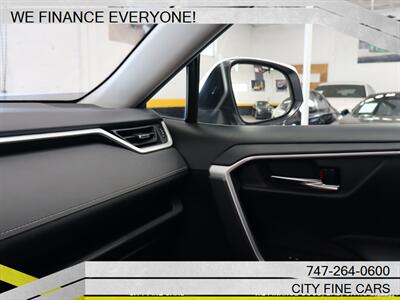 2019 Toyota RAV4 XLE Premium   - Photo 27 - Panorama City, CA 91402