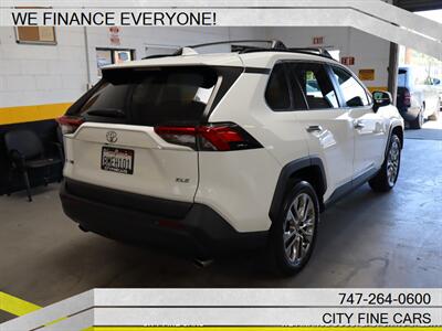 2019 Toyota RAV4 XLE Premium   - Photo 10 - Panorama City, CA 91402