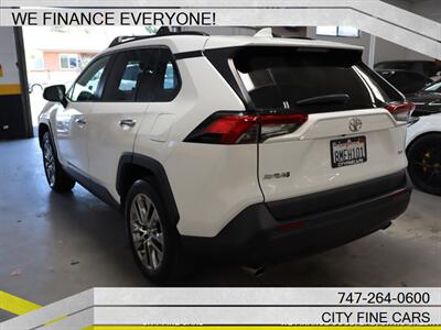 2019 Toyota RAV4 XLE Premium   - Photo 8 - Panorama City, CA 91402