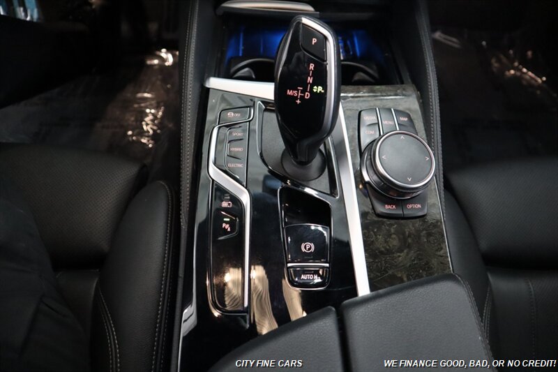 2023 BMW 530e - Photo 18 - Panorama City, CA 91402