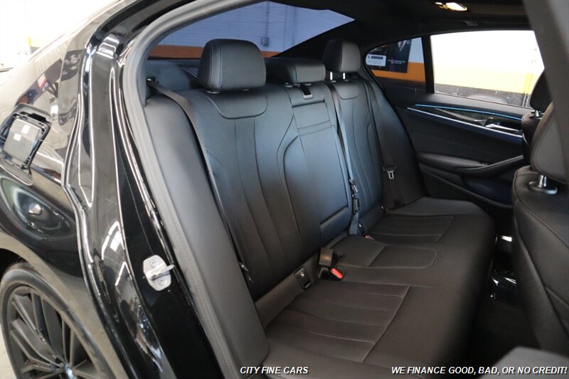 2023 BMW 530e - Photo 25 - Panorama City, CA 91402