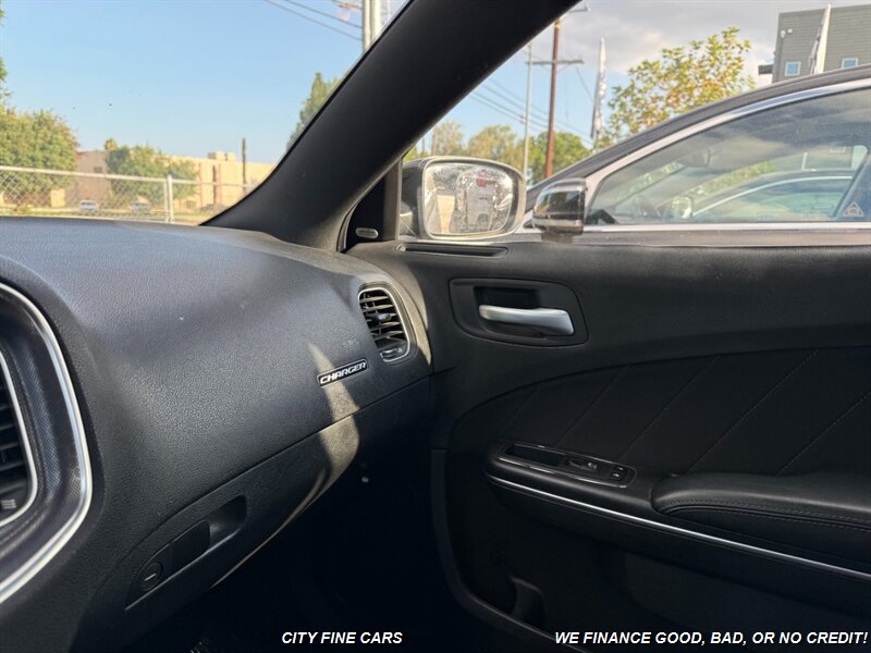 2017 Dodge Charger SXT   - Photo 16 - Panorama City, CA 91402