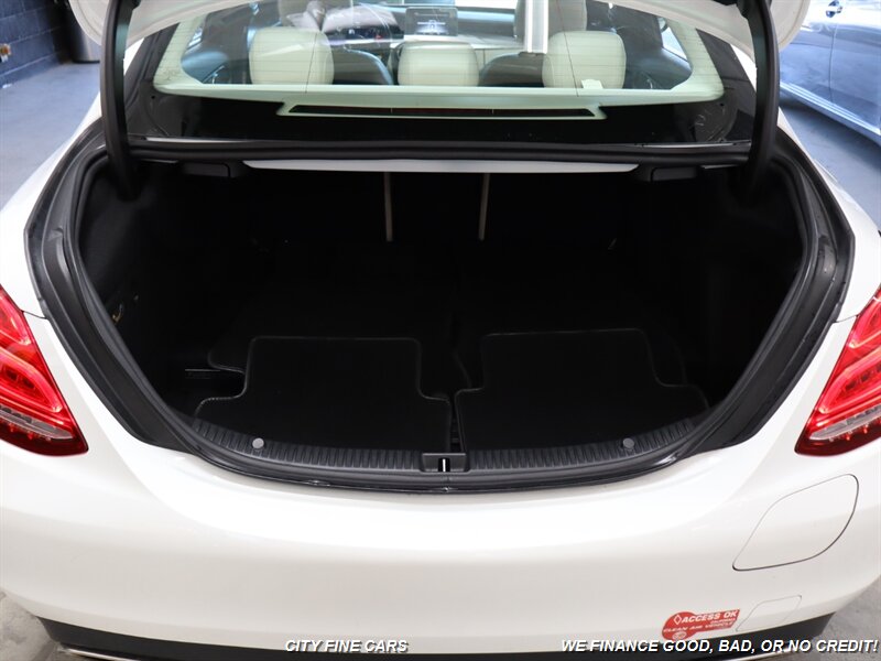 2018 Mercedes Benz C 350e photo 29