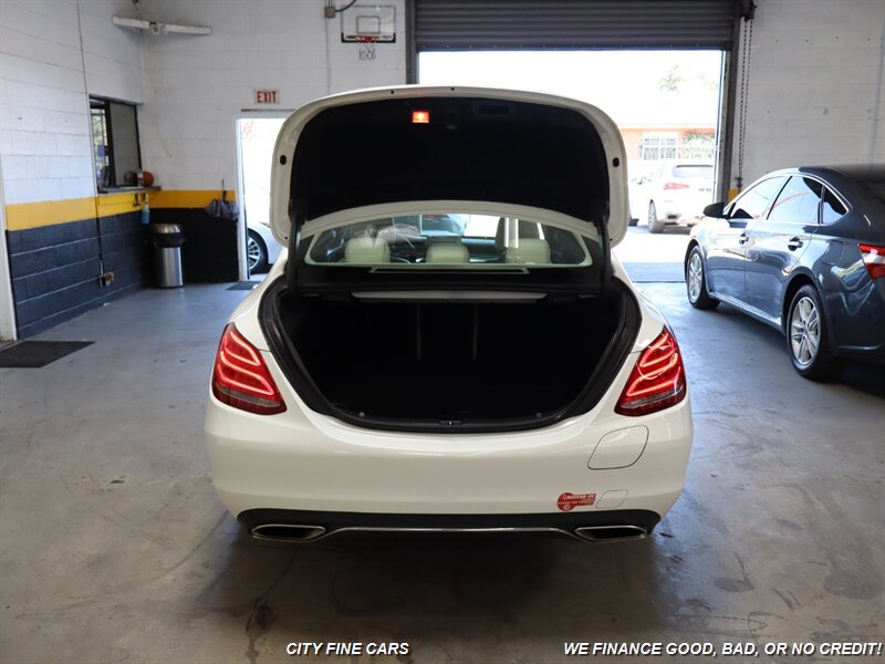 2018 Mercedes Benz C 350e photo 30