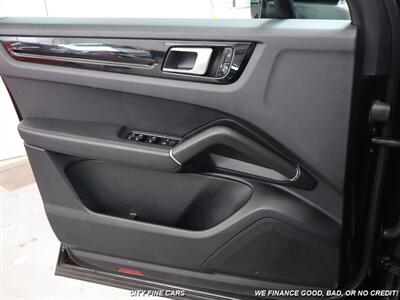 2019 Porsche Cayenne   - Photo 14 - Panorama City, CA 91402