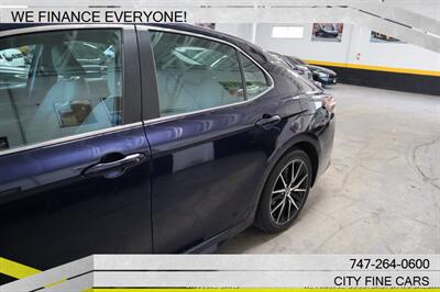 2021 Toyota Camry Hybrid SE   - Photo 6 - Panorama City, CA 91402