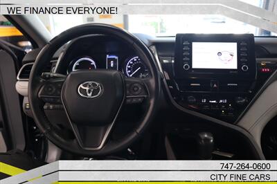 2021 Toyota Camry Hybrid SE   - Photo 14 - Panorama City, CA 91402