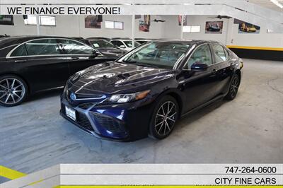 2021 Toyota Camry Hybrid SE   - Photo 2 - Panorama City, CA 91402